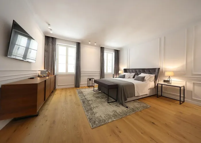 Greta Residence